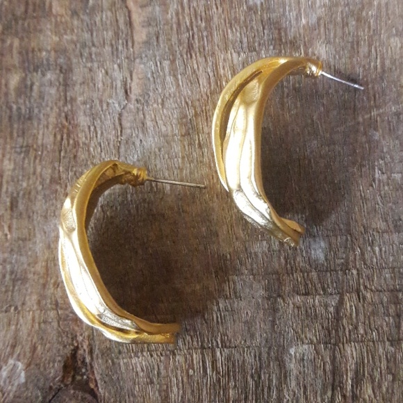 Vintage Norma Jean Gold Earrings - Picture 3 of 5